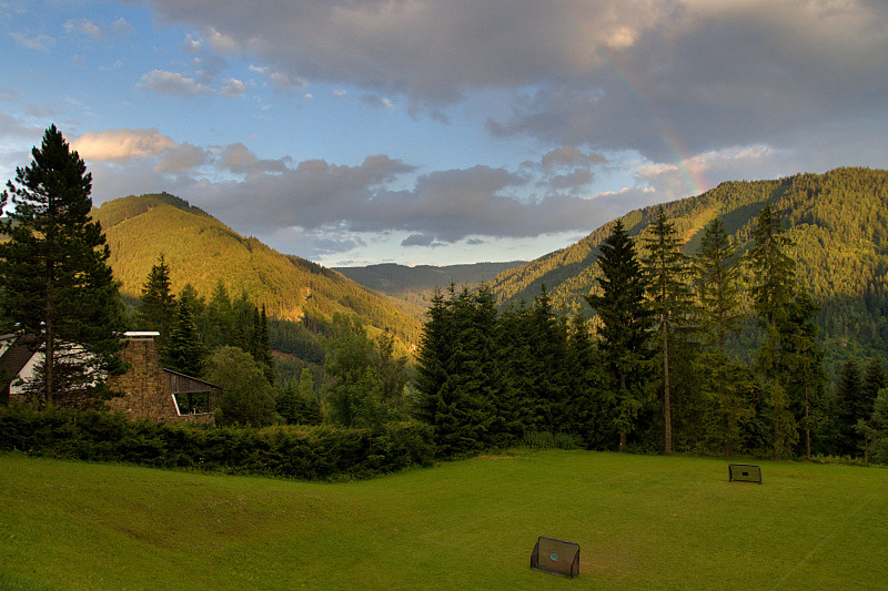 okol hotelu Alpenhof